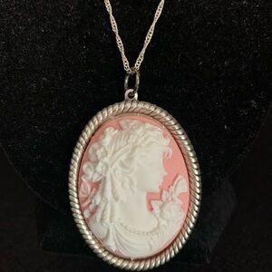 Elegant Cameo Pendant Necklace
